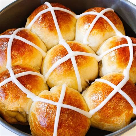How are hot cross buns made?